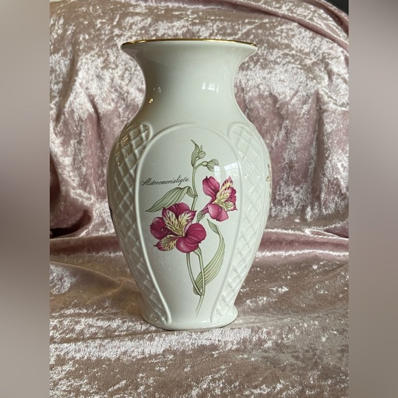 ROYALWinton Vintage Porcelain Vase-Four Sides Show Four Fun Flower Verities VEUC - Picture 2 of 12